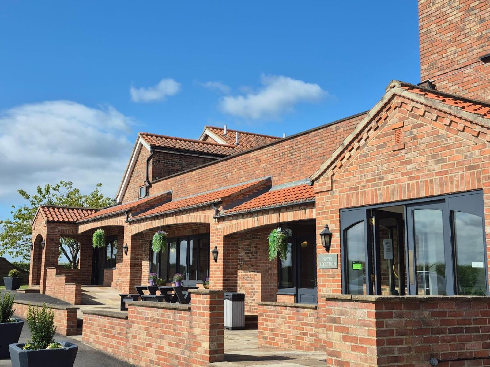 The White Horse Lodge Hotel 서스크 외부 사진
